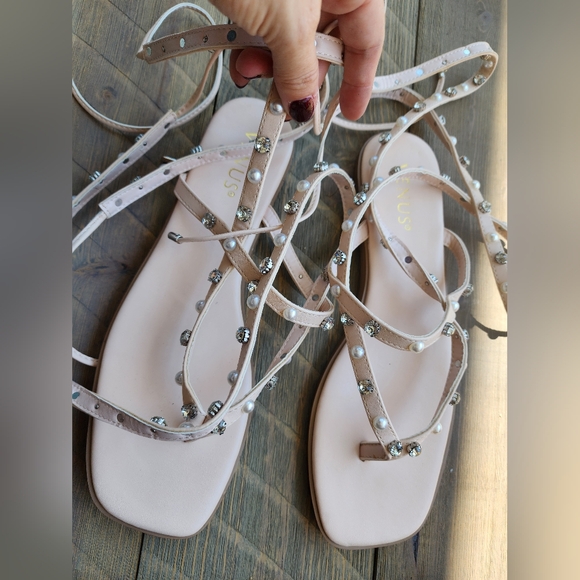 Venus Strappy Blush Pink Rhinestone Pearl Sandals Sz 8.5 - Picture 1 of 6